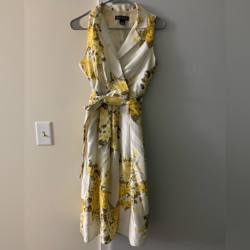 Yellow and cream floral dress by Jessica Howard size 4